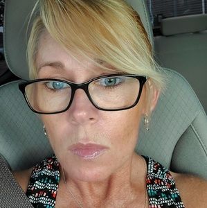 Meet your Posher, Edith